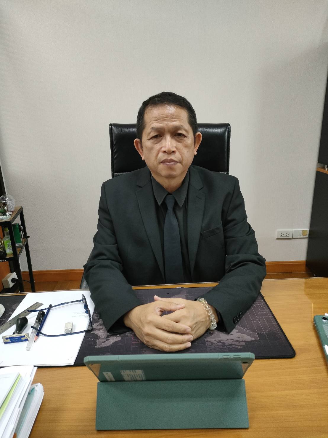 title - ผู้ตรวจราชการ ส.ป.ก. ร่วมประชุมคณะทำงานสรรหาปราชญ์เกษตรของแผ่นดินระดับเขต ประจำปี พ.ศ. 2569 เขตตรวจราชการที่ 1 ผ่านระบบออนไลน์ (Zoom Meeting)